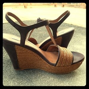UGG Fitchie with chocolate trim wedges